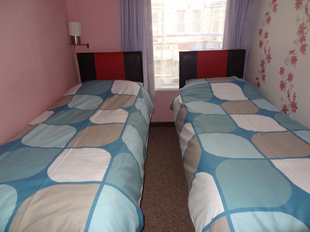 Lindisfarne Holiday Apartments - Families & Couples Only Blackpool Quarto foto
