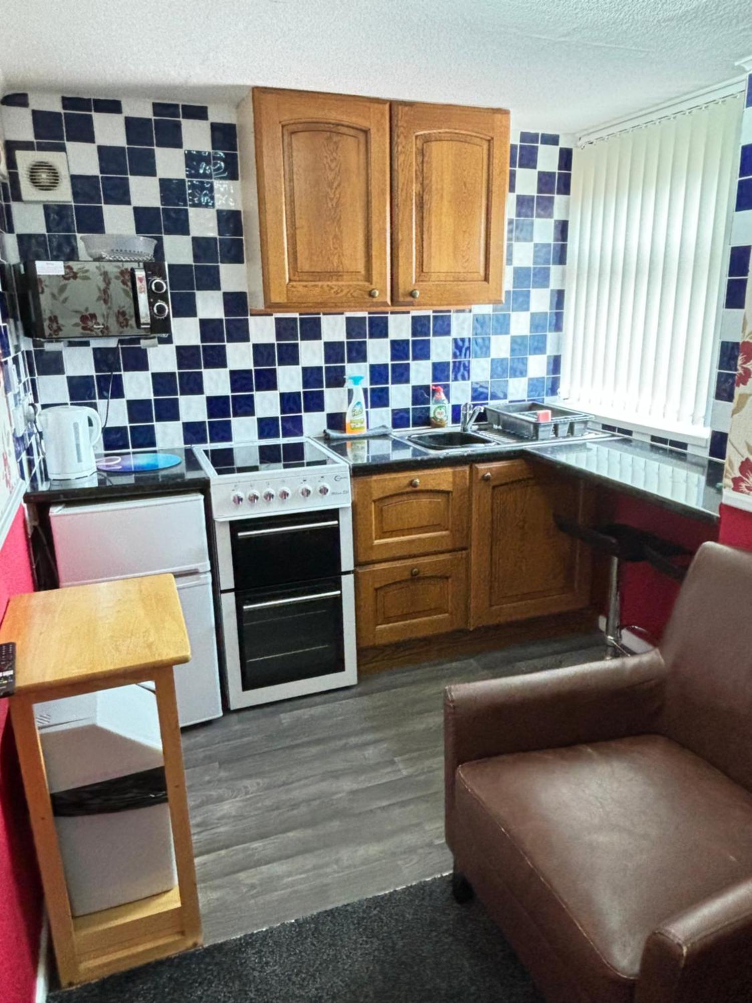 Lindisfarne Holiday Apartments - Families & Couples Only Blackpool Exterior foto