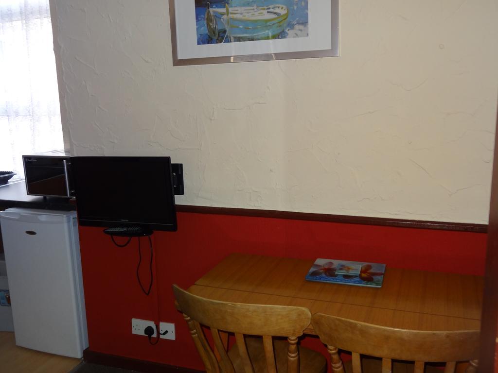 Lindisfarne Holiday Apartments - Families & Couples Only Blackpool Exterior foto