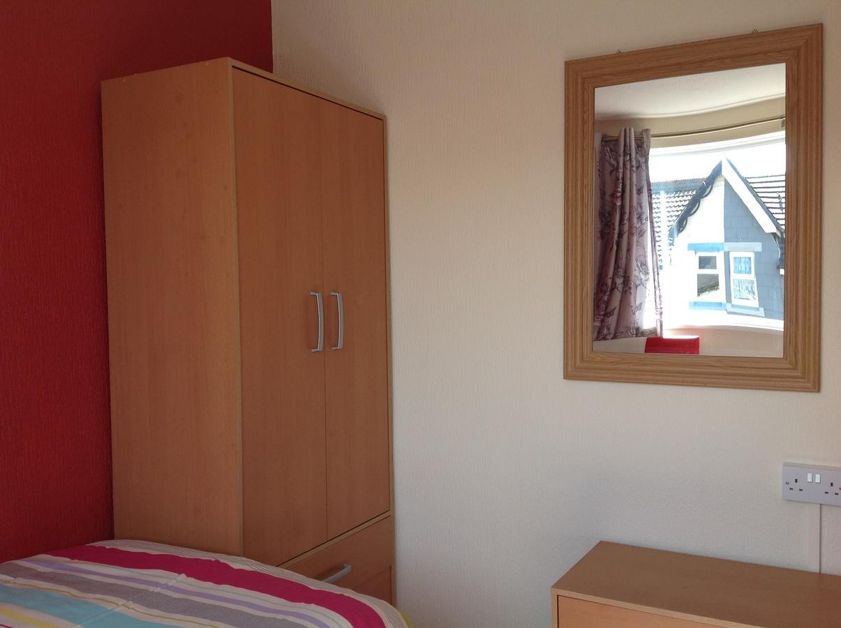 Lindisfarne Holiday Apartments - Families & Couples Only Blackpool Exterior foto