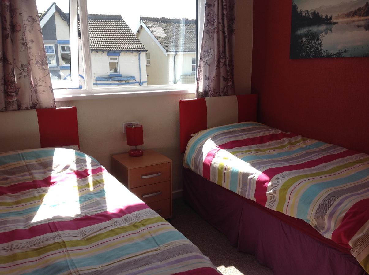 Lindisfarne Holiday Apartments - Families & Couples Only Blackpool Exterior foto